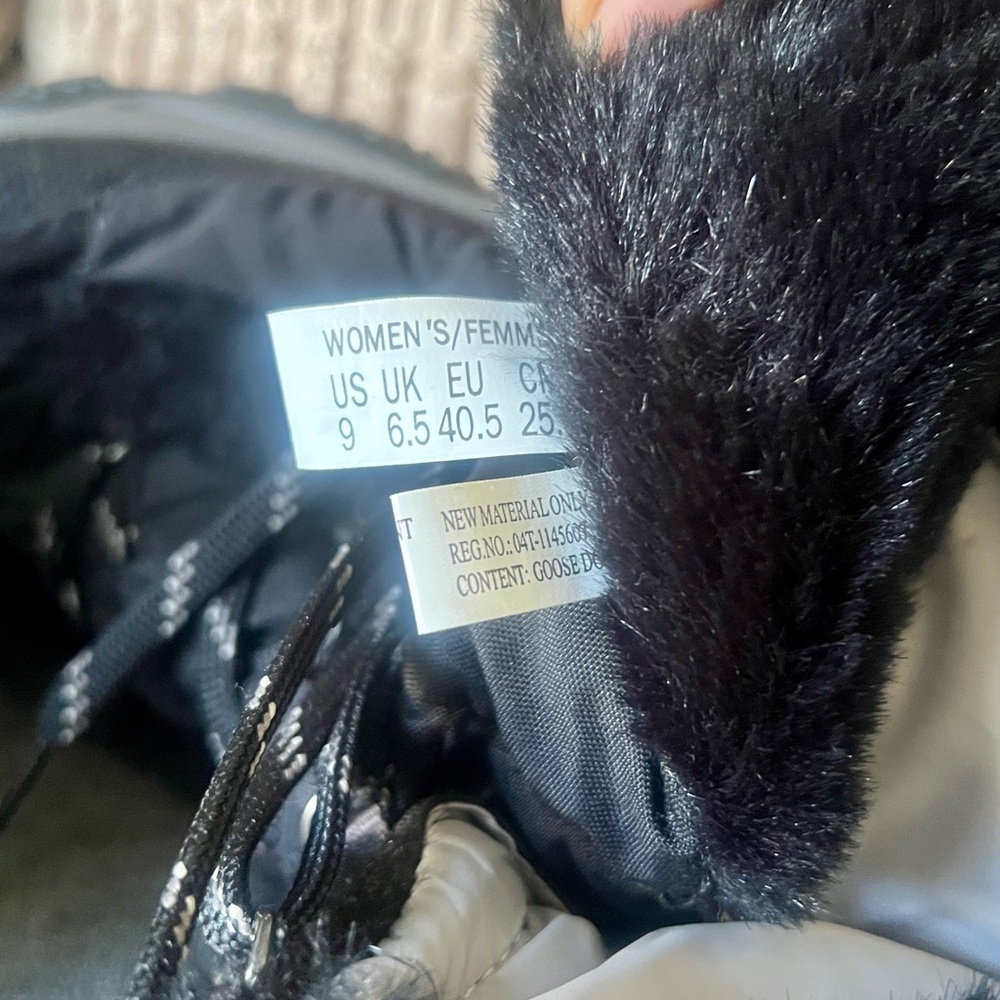 The North Face Black Insulated Boots - Picture 6 of 8